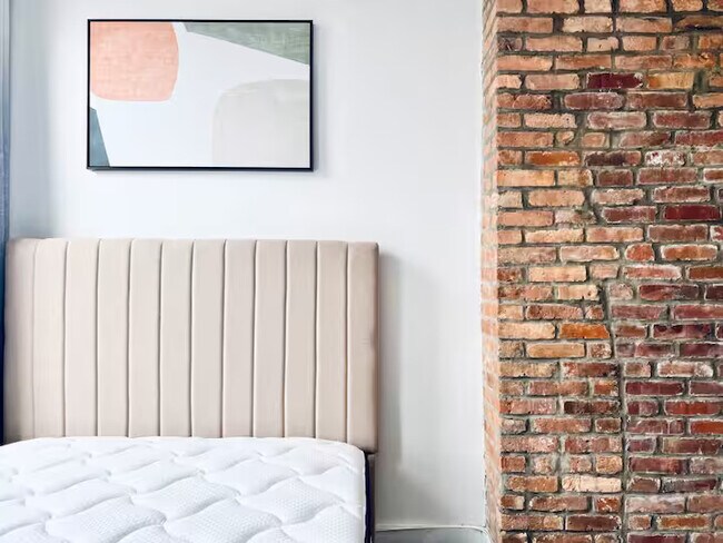 Foto del edificio - Furnished room/NOT APARTMENT