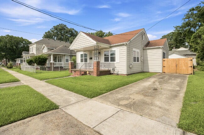 Building Photo - Freshly Renovated Ranch with a Spacious Fenced Yard