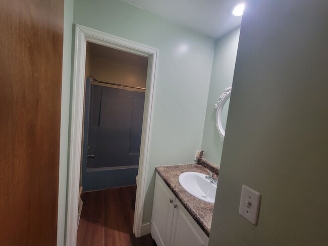 Building Photo - 4 Bedroom/3 Bath -Great, Layout