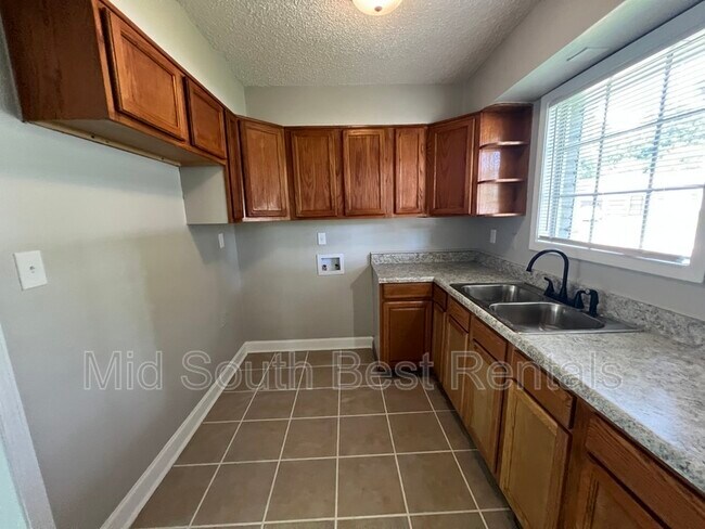 Building Photo - 4135 Navaho Ave