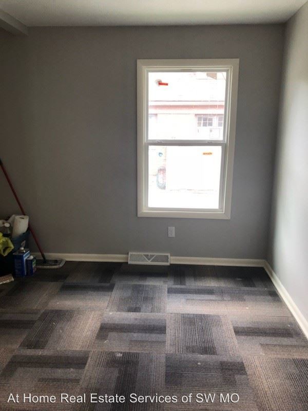 Building Photo - 1335-13495 E Elm St