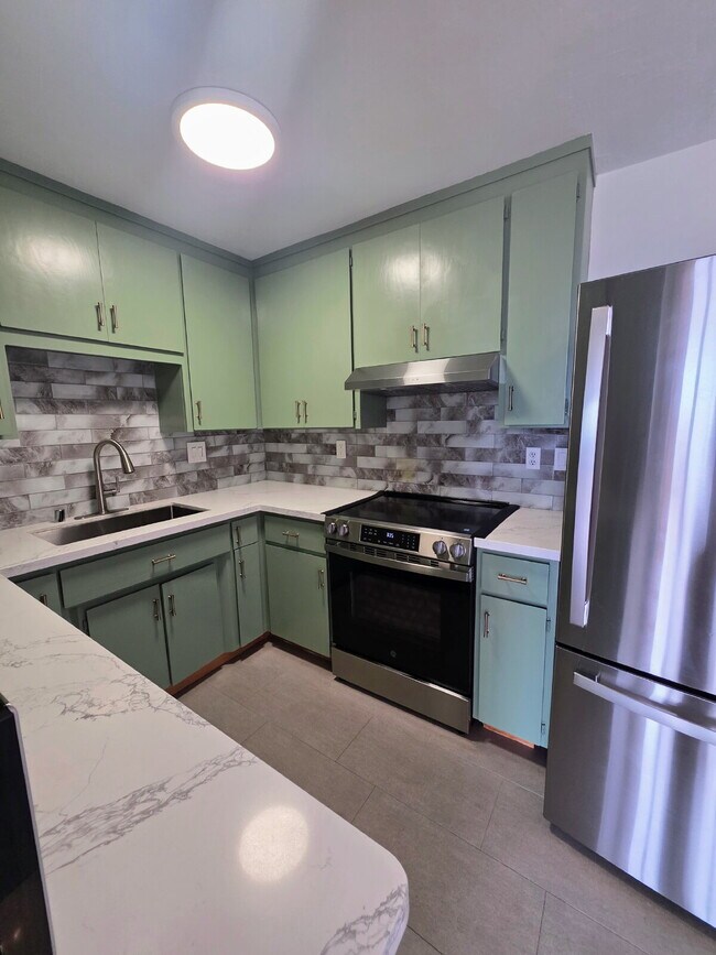 Foto del edificio - Super Spacious 1 Bedroom- Views of the City - Water and Garbage Included