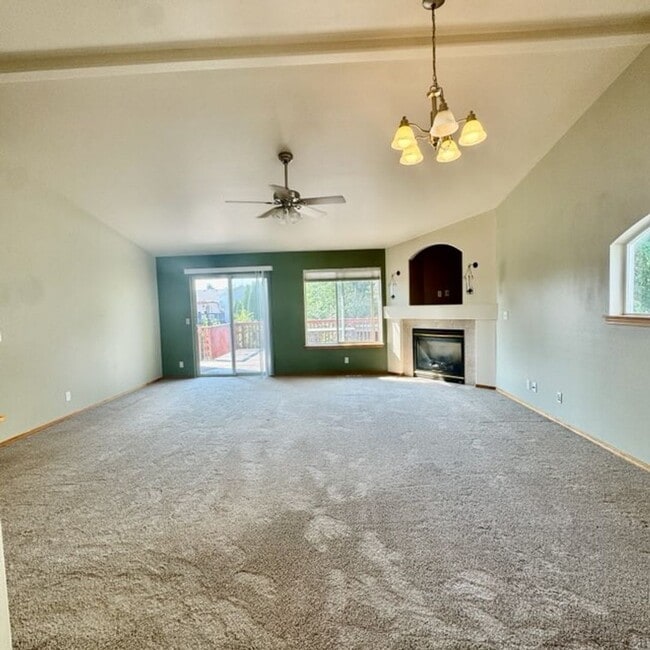 Building Photo - Charming 4 bedroom in a great neighborhood!