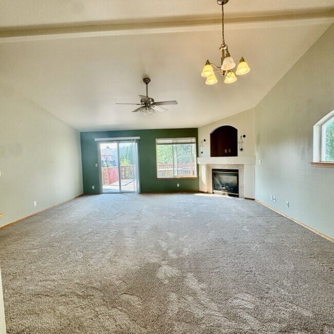 Foto del edificio - Charming 4 bedroom in a great neighborhood!
