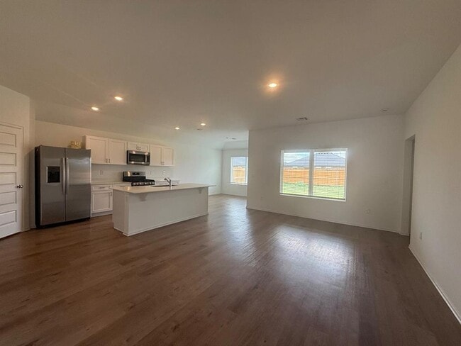 Foto del edificio - 16213 Maroon Dr