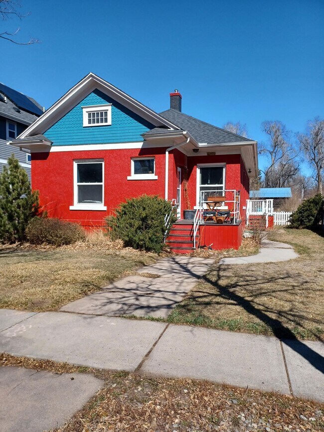 Foto del edificio - 946 Laporte Ave