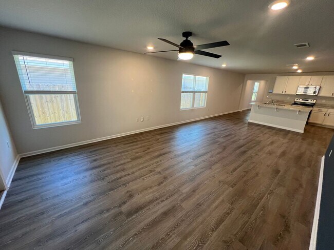 Foto del edificio - Beautiful 3 Bedroom, 2 Bath Pace Home available !!