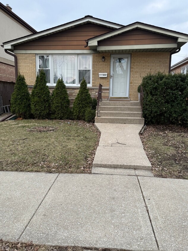 Photo - 3136 N Olcott Ave (Chicago, IL)