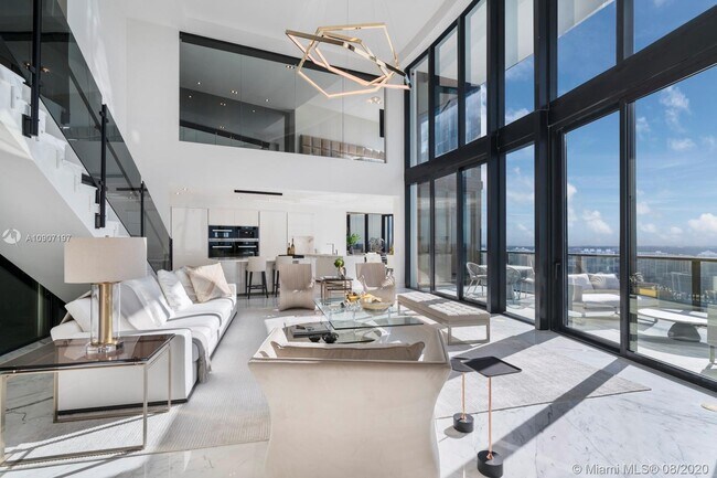 Building Photo - 18555 Collins Ave