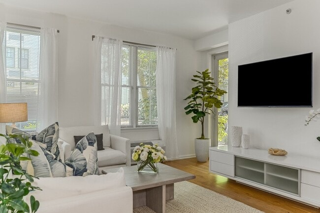 Foto del edificio - Pier Village Apartments