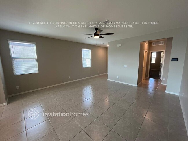 Foto del edificio - 18649 W Golden Ln