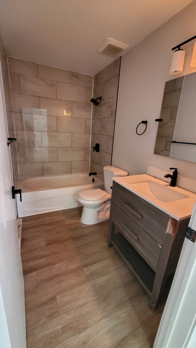 Building Photo - 45 Cameron St