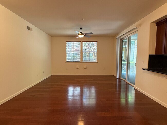 Foto del edificio - Modern 3 Bedroom 2 Bathroom Condo at the Monte Vista in Downtown San Jose
