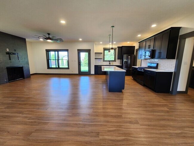 Foto del edificio - This beautifully designed open-concept hom...