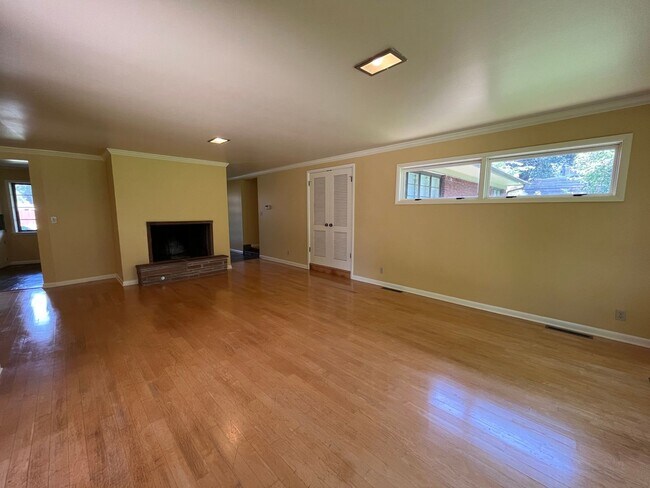 Foto del edificio - 3 Bedroom home near 41st & Harvard