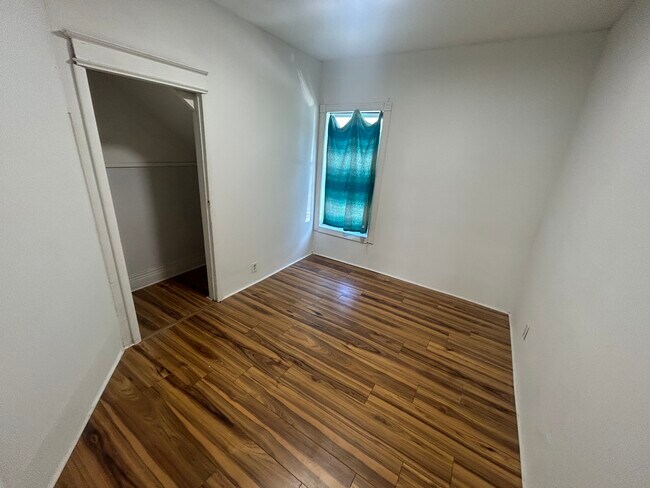 Foto del edificio - 588 N Goodman St