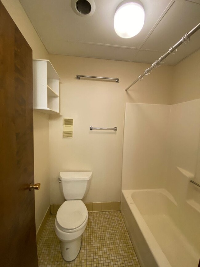 Interior Photo - 1233 Marshall / 1222-36 Cass