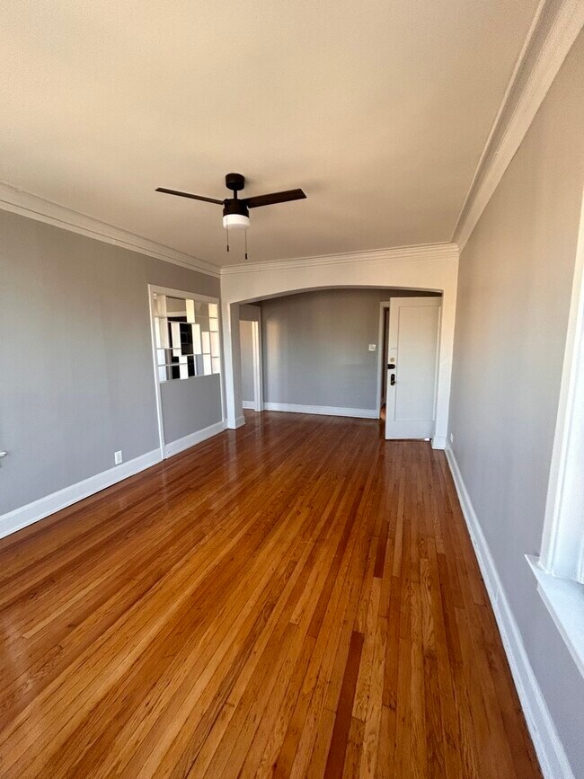 Building Photo - 2053 W Touhy Ave