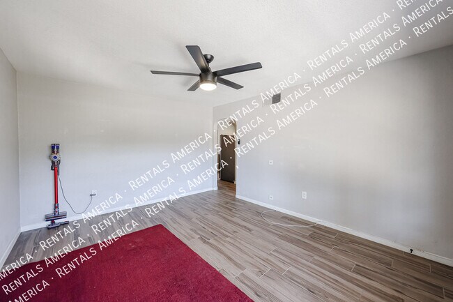 Foto del edificio - 708 E 2nd St