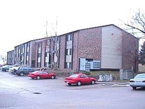 Building Photo - 906 Benton Dr