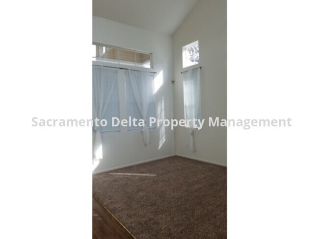 Foto del edificio - 433 Coventry Ct