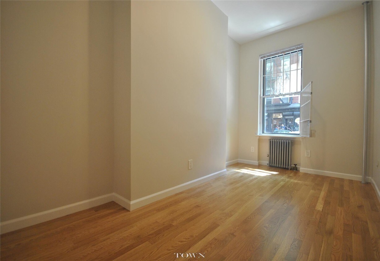 Foto del edificio - 429 E 9th St