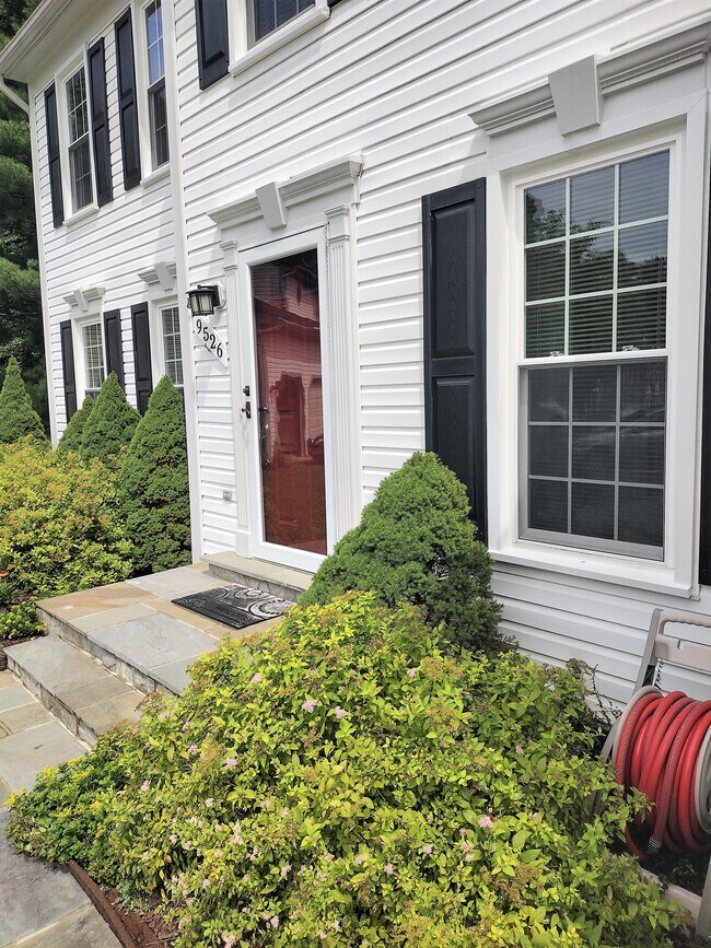 Foto del edificio - 9526 Stoney Ridge Rd