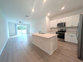 Building Photo - 5910 Ortega Lk Dr