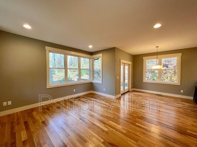 Foto del edificio - 12 Beaverdam Knoll Rd