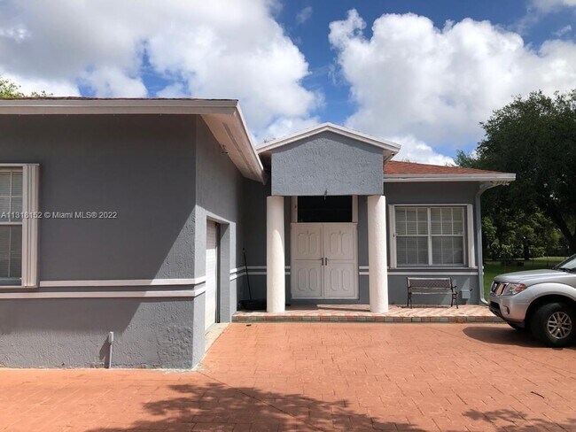 Foto del edificio - 8079 SW 112th St