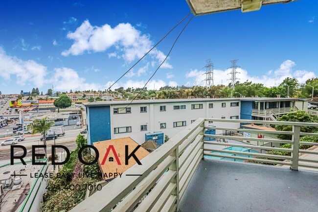 Building Photo - Stunning Completely Remodeled Two Bedroom ...