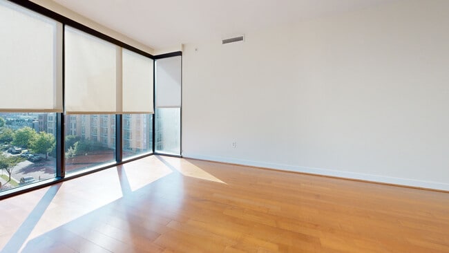 Interior Photo - Capitol View on 14th