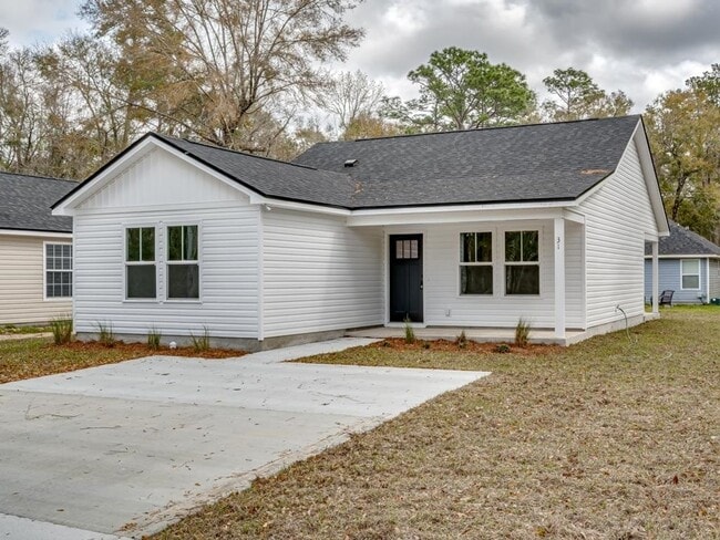 Building Photo - COMING SOON – 3 Bed, 2 Bath for $1650/Month!