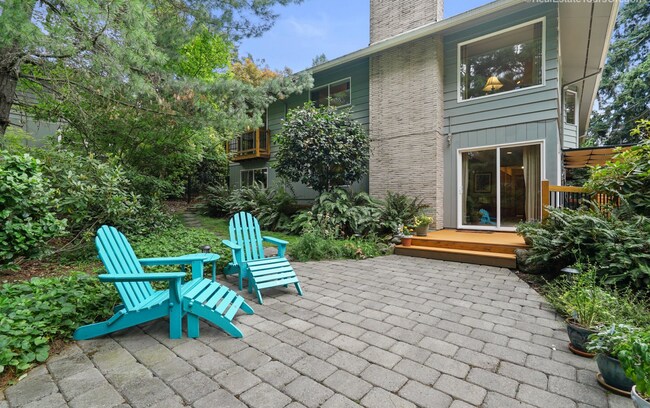 Patio lateral - 4625 SW 42nd Pl