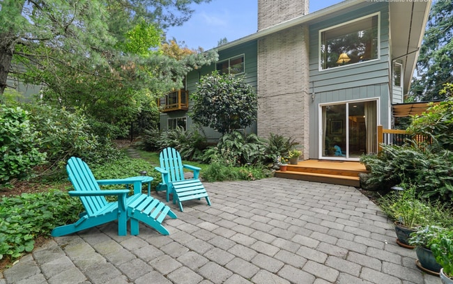 Side patio - 4625 SW 42nd Pl