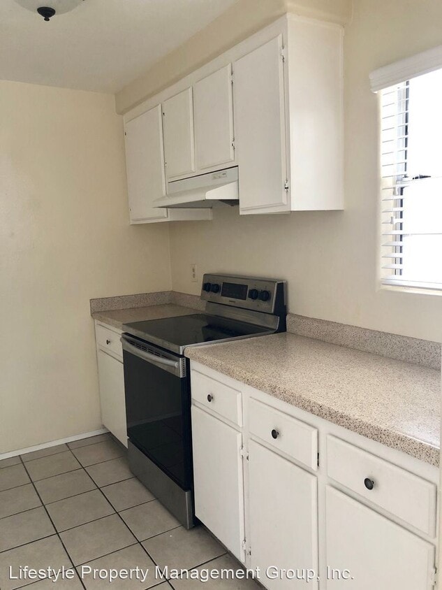 Primary Photo - 2 br, 1.5 bath Apartment - 4967 Auburn Dr.