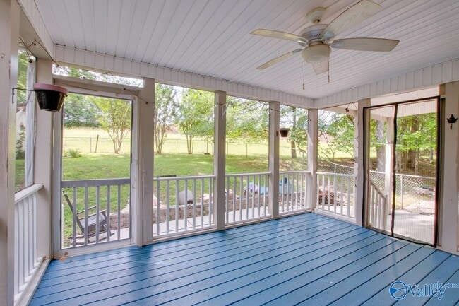 Foto del edificio - 2690 Old Railroad Bed Rd