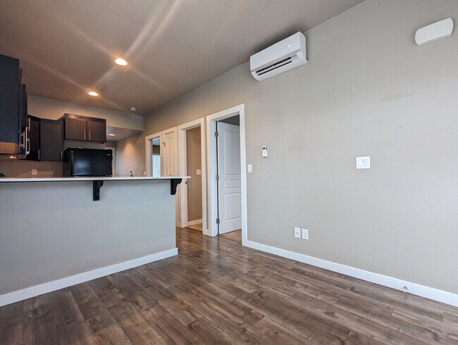 Building Photo - Modern 2 Bedroom Tiny Home- Near Walnut Gr...
