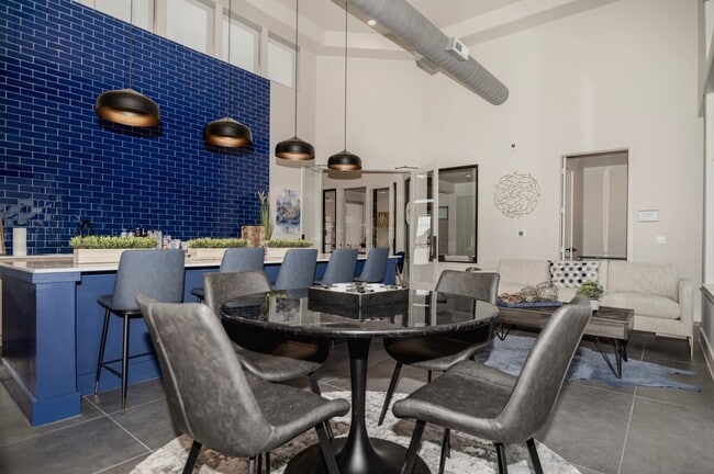 Building Photo - Gold Apartments.com