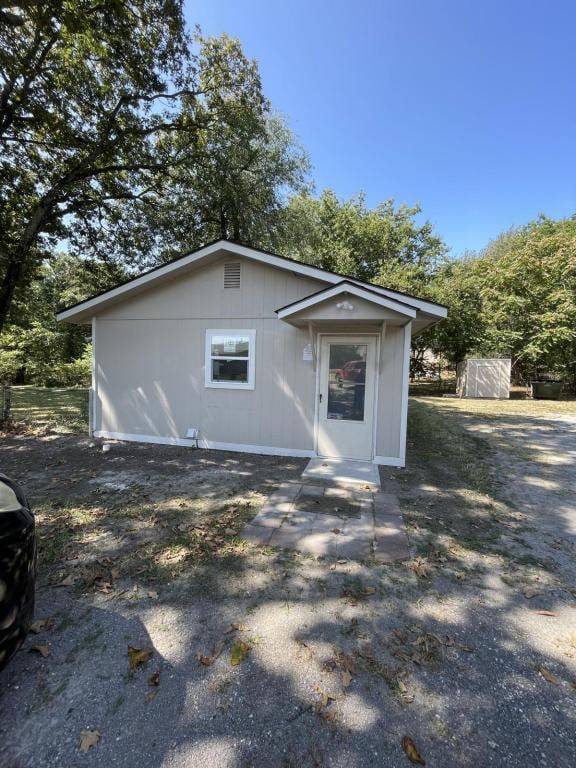 Building Photo - 1617 N Vinita Ave