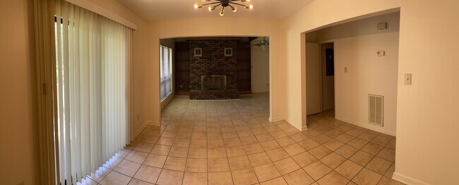 Dining room looking to the Living room - 409 Summerview Dr