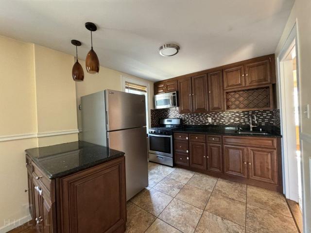 Foto principal - 1 bedroom in FOREST HILLS NY 11375