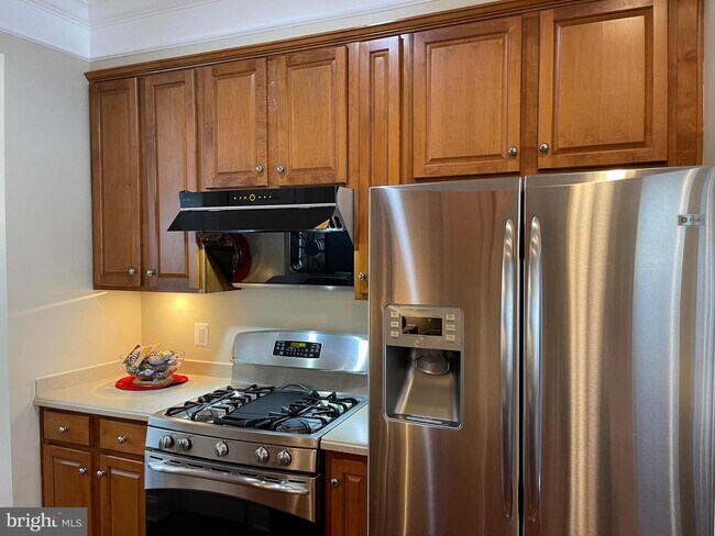 Building Photo - 43075 Hunters Green Square