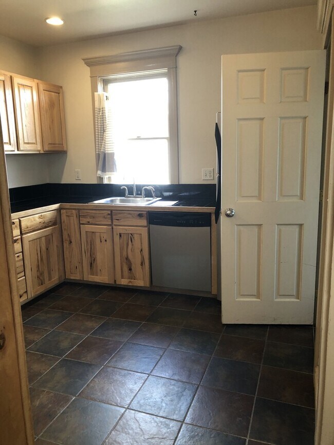 Building Photo - Beautiful Home in Downtown Longmont