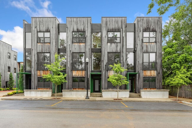 Building Photo - 319 NE B St