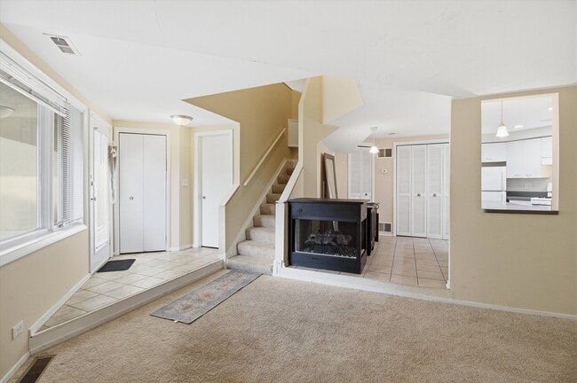 Building Photo - 6337 Roosevelt Rd