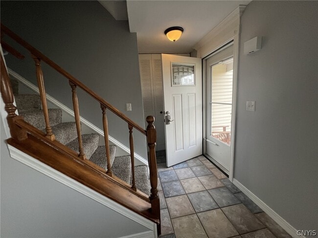 Building Photo - 10 Echodale Ave