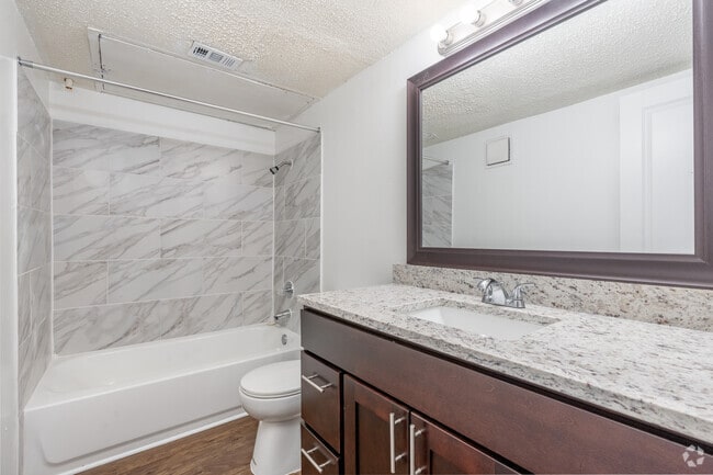 1 habitación, 1 baño - 674 pies cuadrados - Baño - Fox Hollow Lewisville