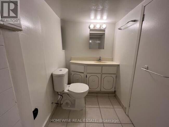 Photo du bâtiment - 882-882 College St