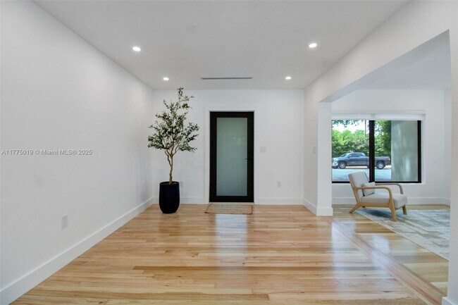 Building Photo - 111 Avila Ct